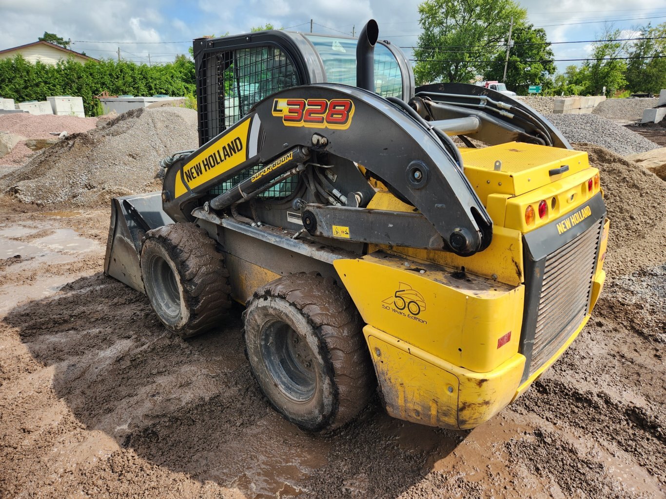 2021 New Holland L328 skid steer