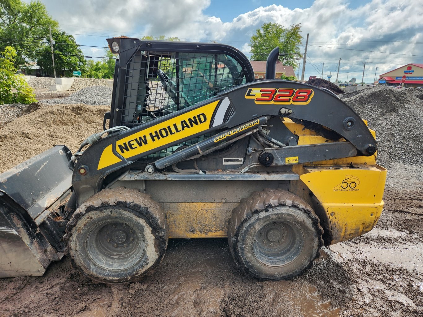 2021 New Holland L328 skid steer