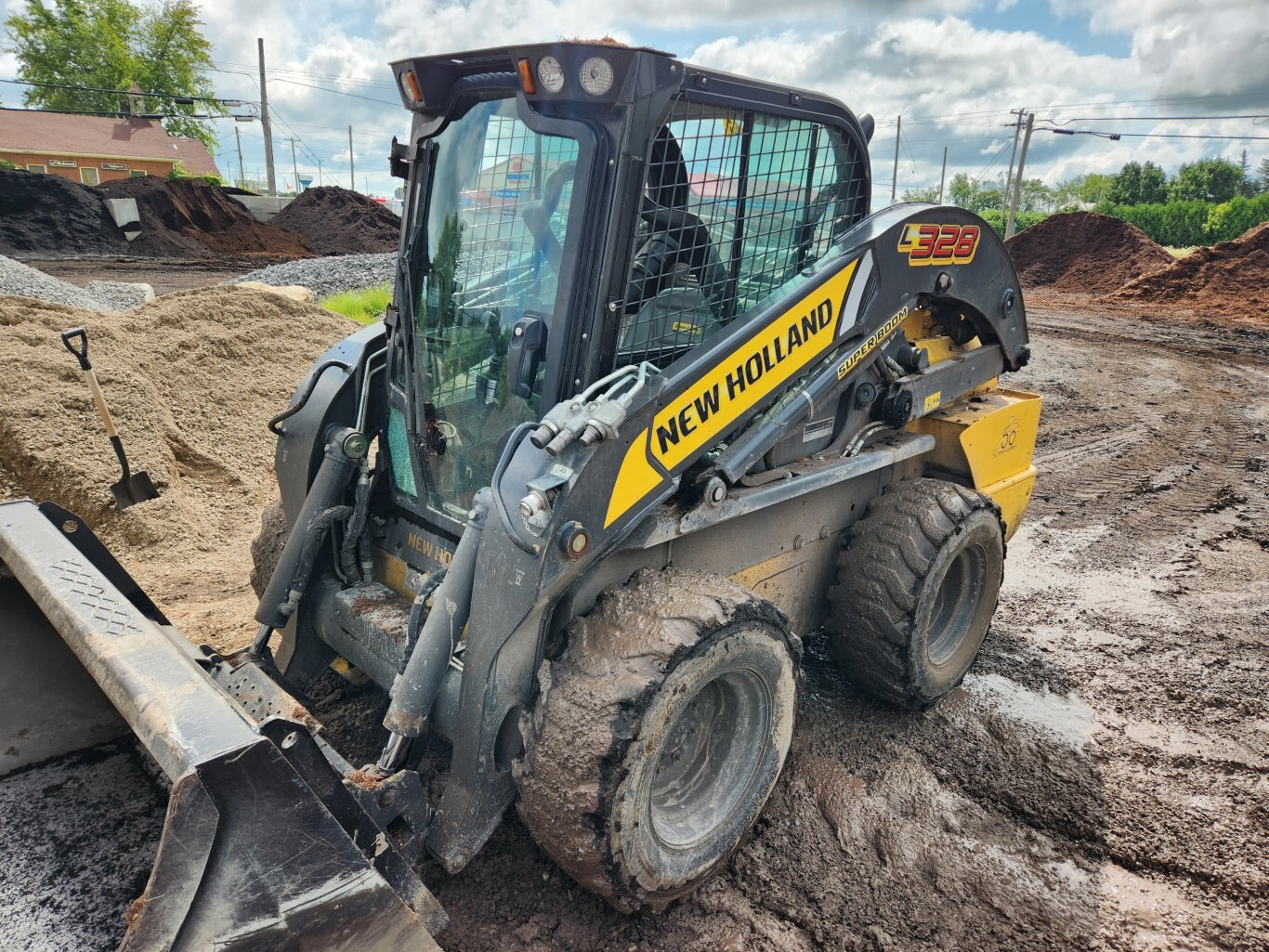 2021 New Holland L328 skid steer