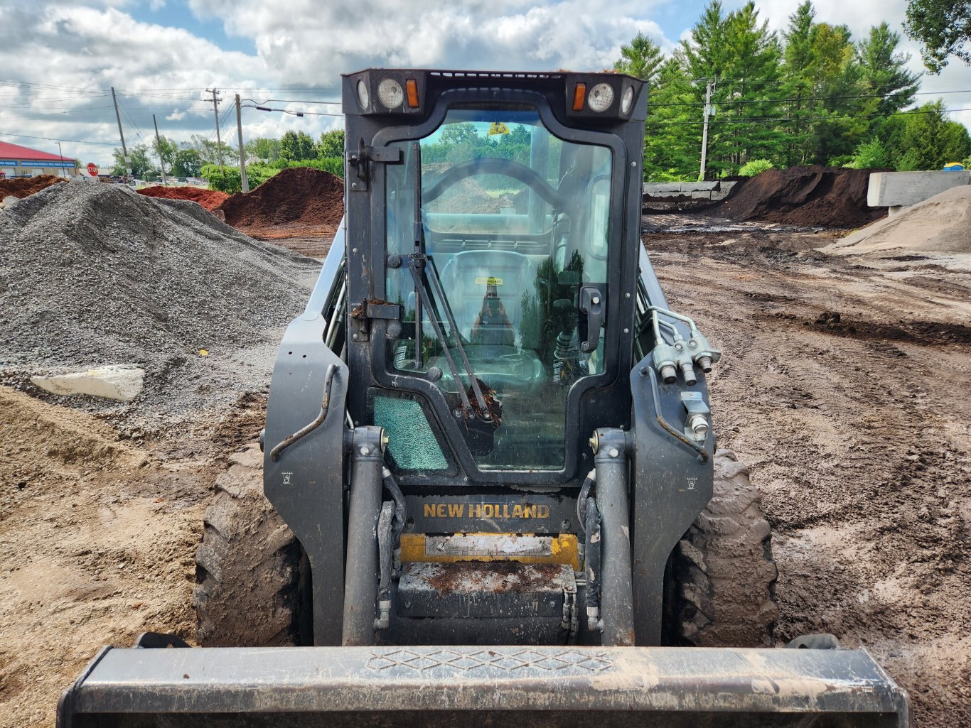 2021 New Holland L328 skid steer