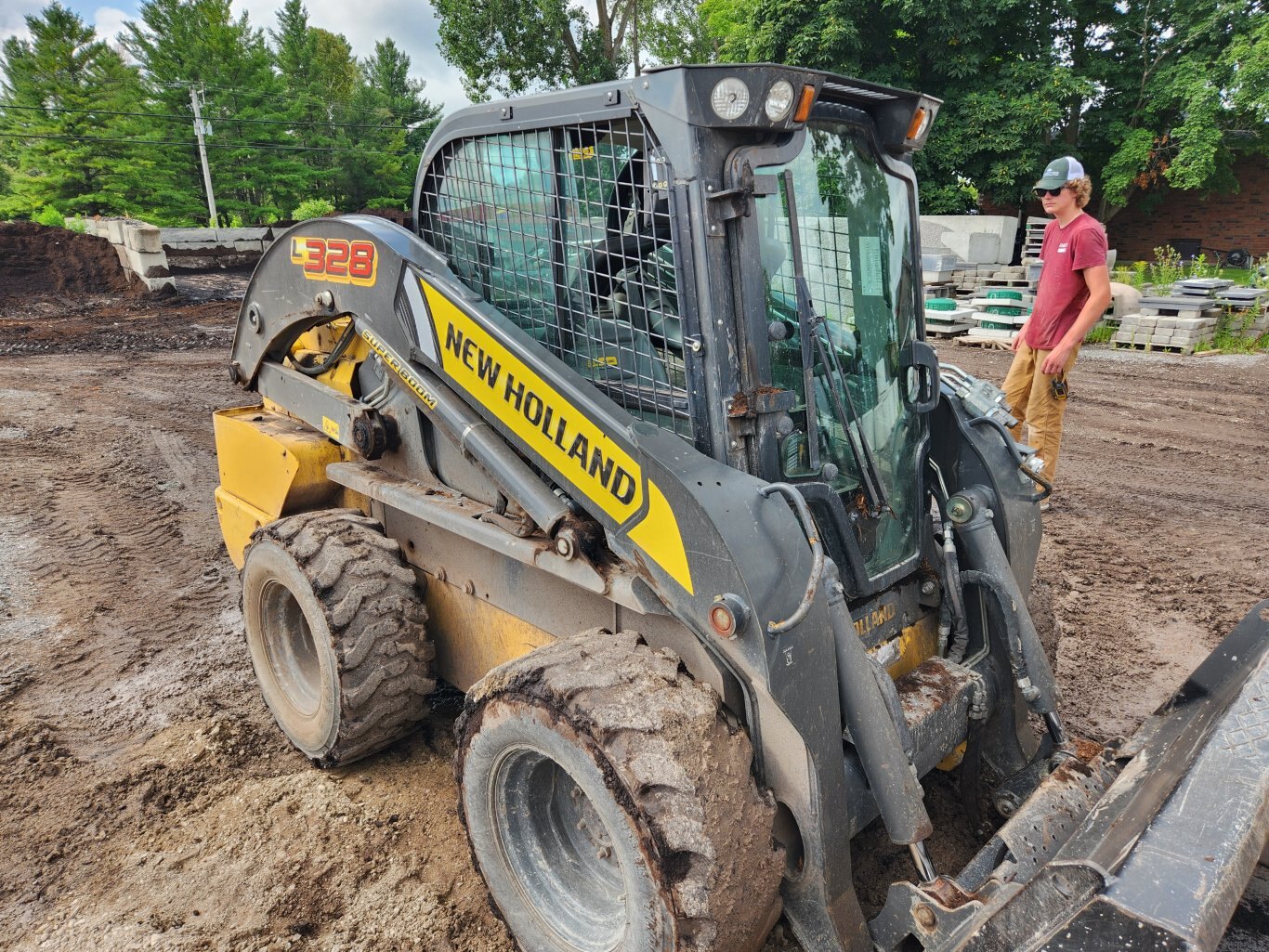 2021 New Holland L328 skid steer