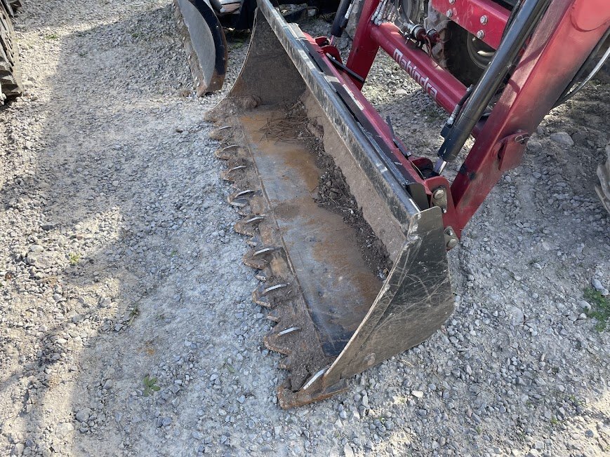 2021 Mahindra 1626 compact tractor loader backhoe