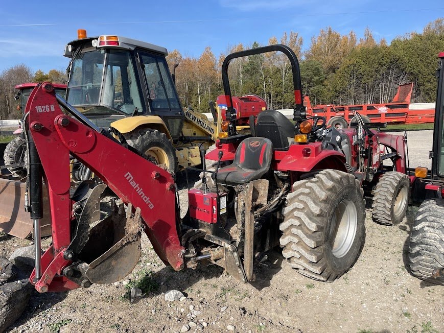 2021 Mahindra 1626 compact tractor loader backhoe