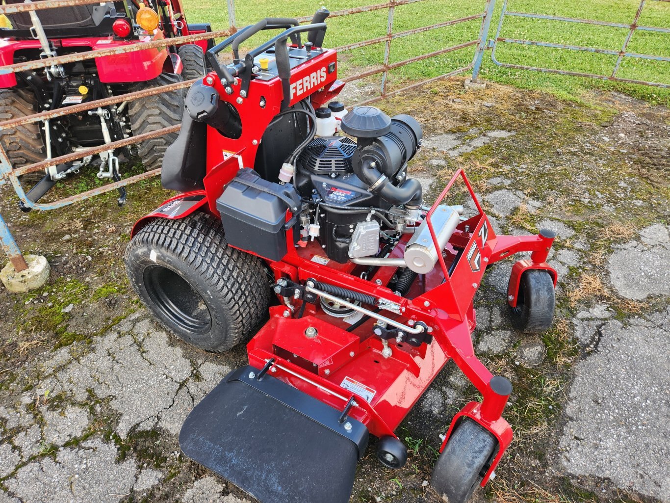 NEW Ferris SRSZ1 stand on mower