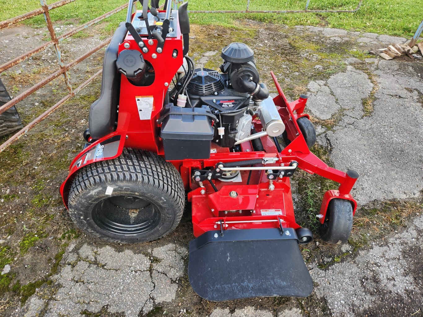 NEW Ferris SRSZ1 stand on mower