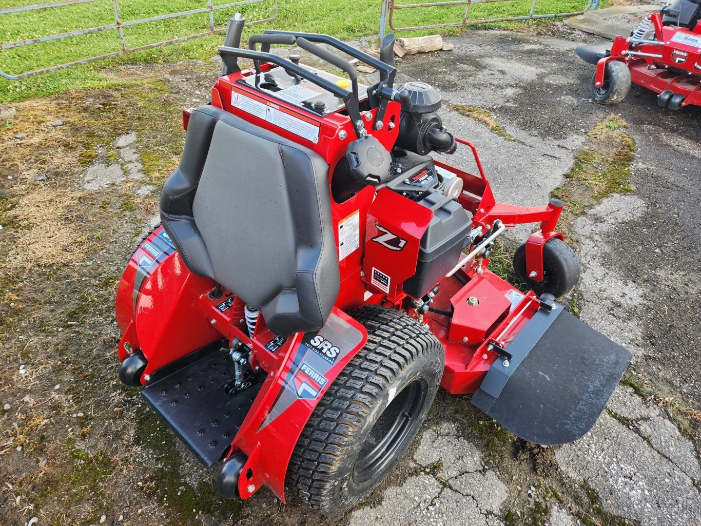 NEW Ferris SRSZ1 stand on mower