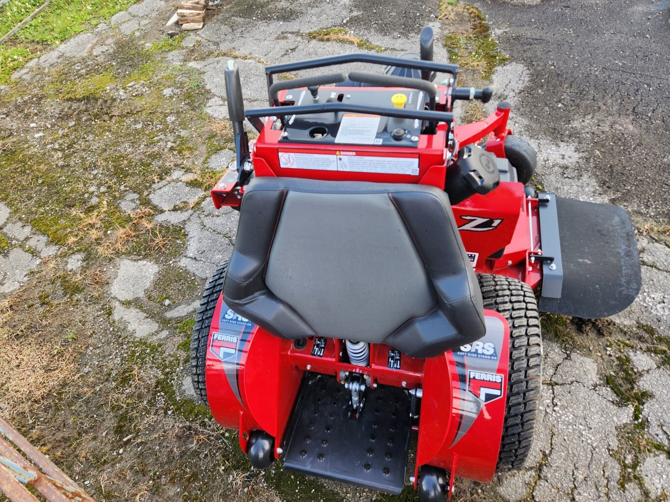 NEW Ferris SRSZ1 stand on mower