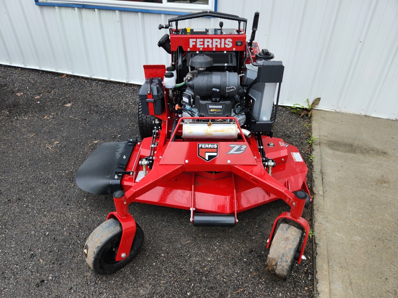 NEW Ferris SRSZ2 commercial stand on mower