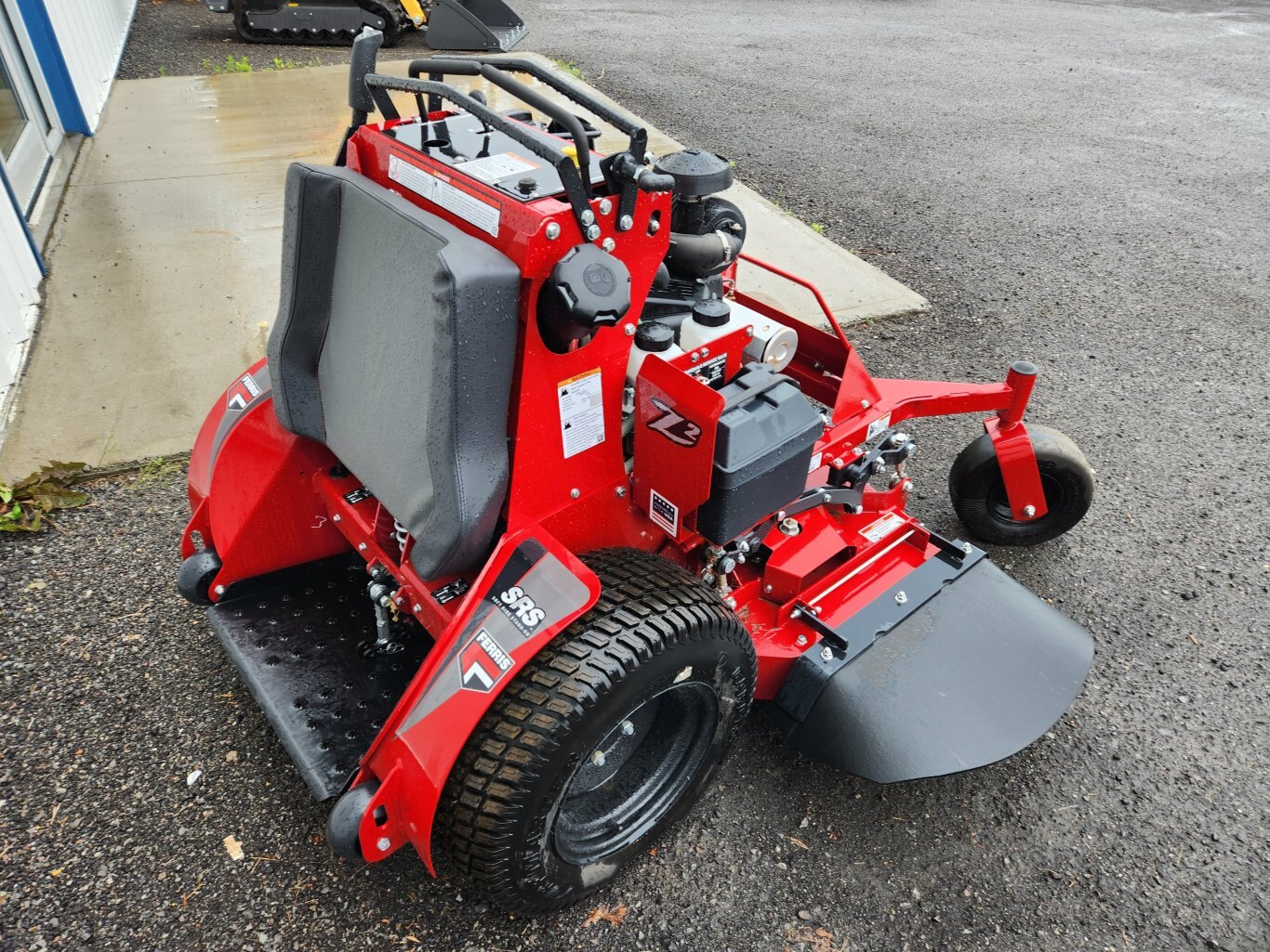 NEW Ferris SRSZ2 commercial stand on mower