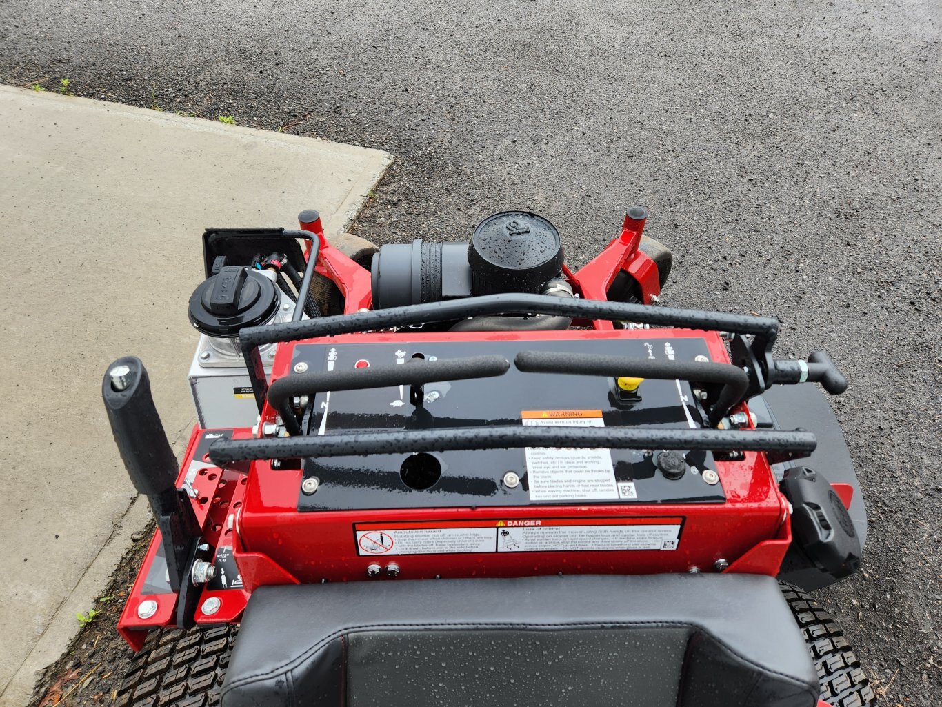 NEW Ferris SRSZ2 commercial stand on mower