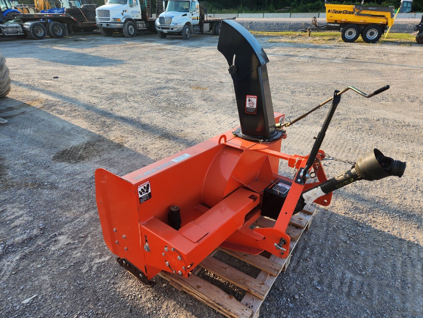 Kubota BLMX3164 snow blower