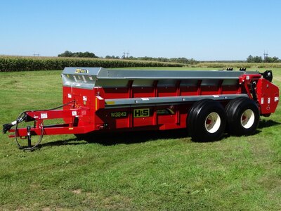 H&S S3237 215.68 Cu. Ft. Struck Per ASAE S324.2 Heavy-Duty Manure Spreader