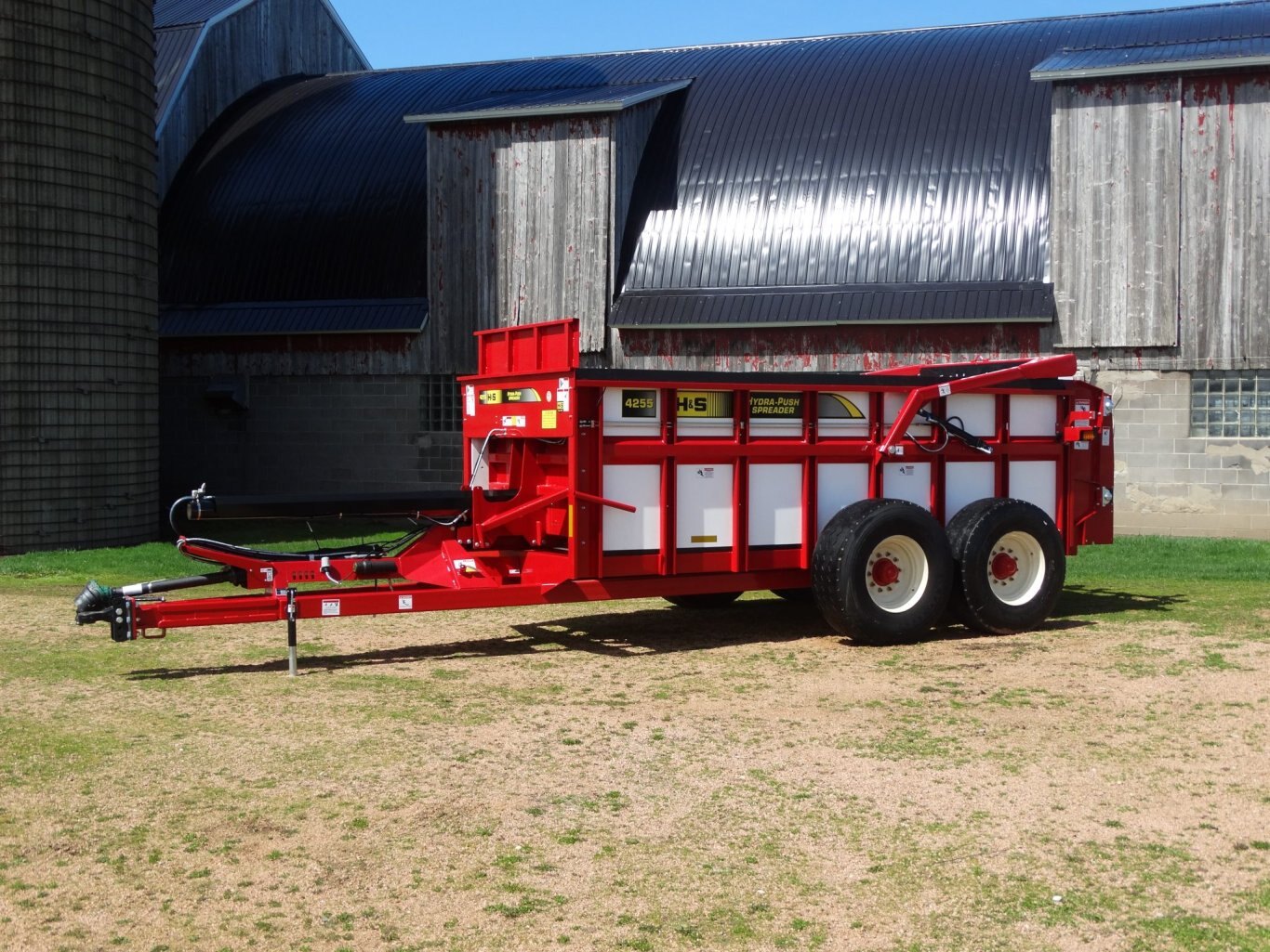H&S HPH4255 383.39 Cu. Ft. Struck Per ASAE S324.2 Hydra Push Manure Spreader