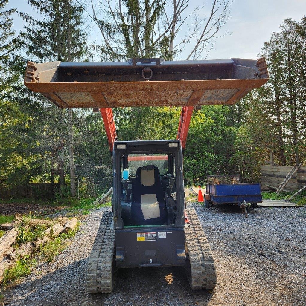 2022 Kubota SVL75 2 tracked skidsteer