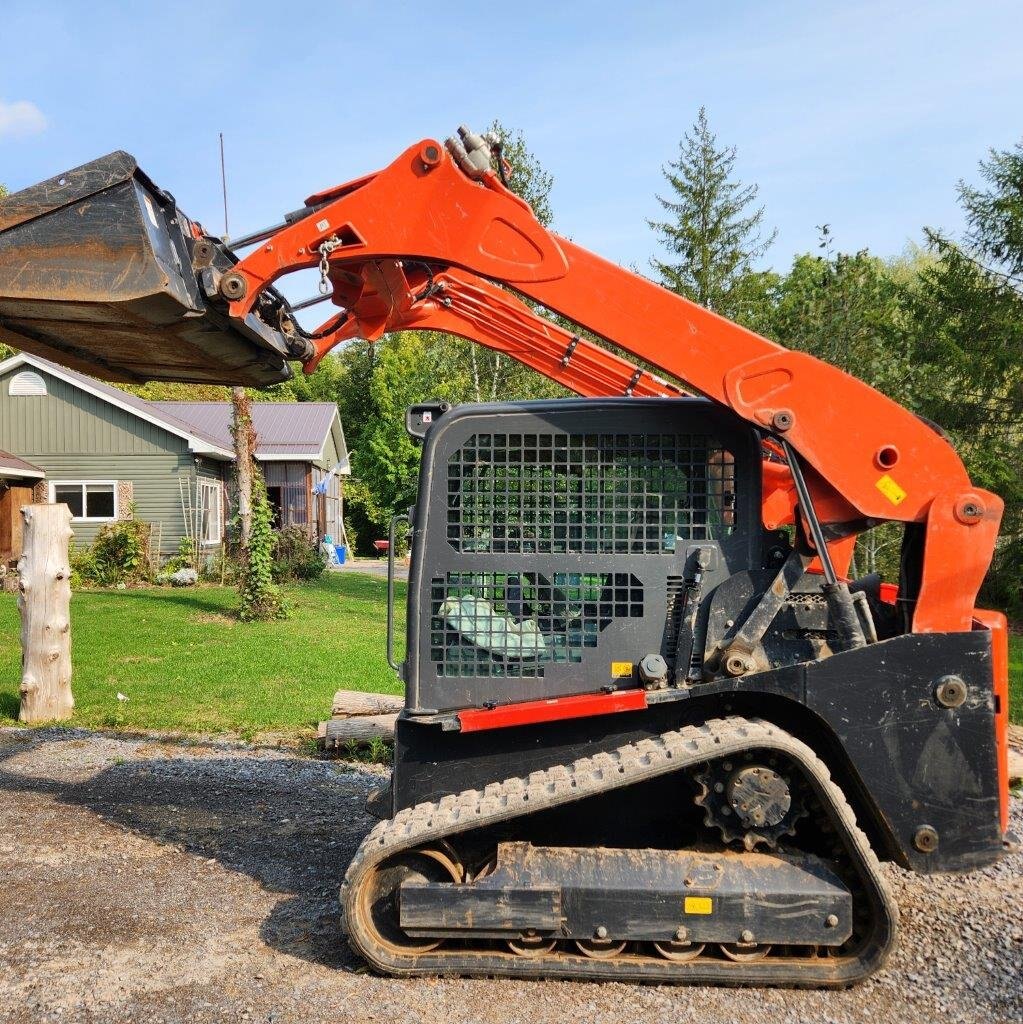 2022 Kubota SVL75 2 tracked skidsteer