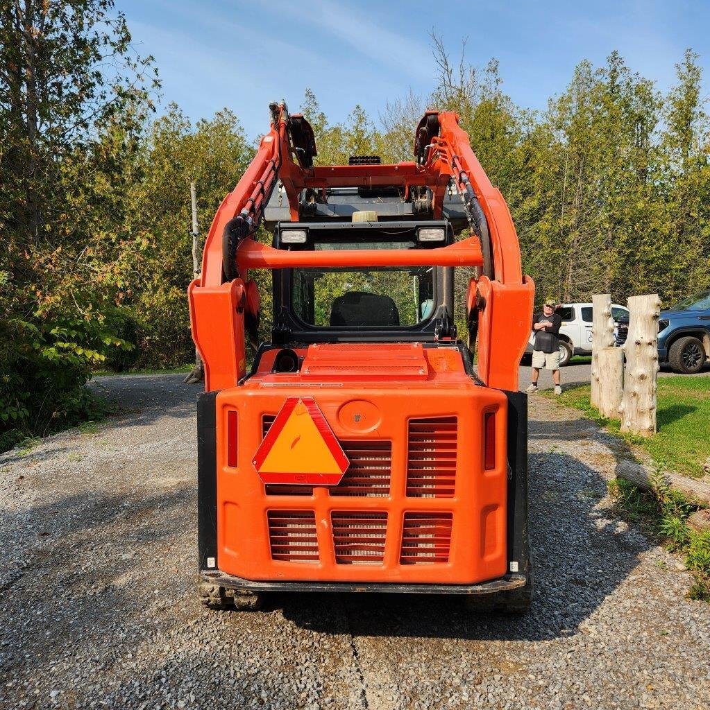 2022 Kubota SVL75 2 tracked skidsteer