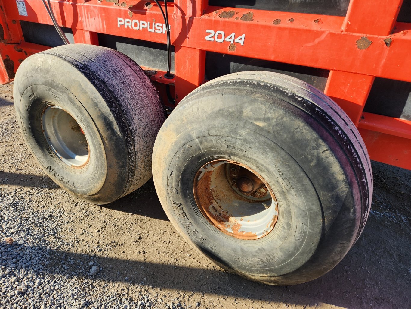 Kuhn Knight ProPush 2044 vertical beater manure spreader