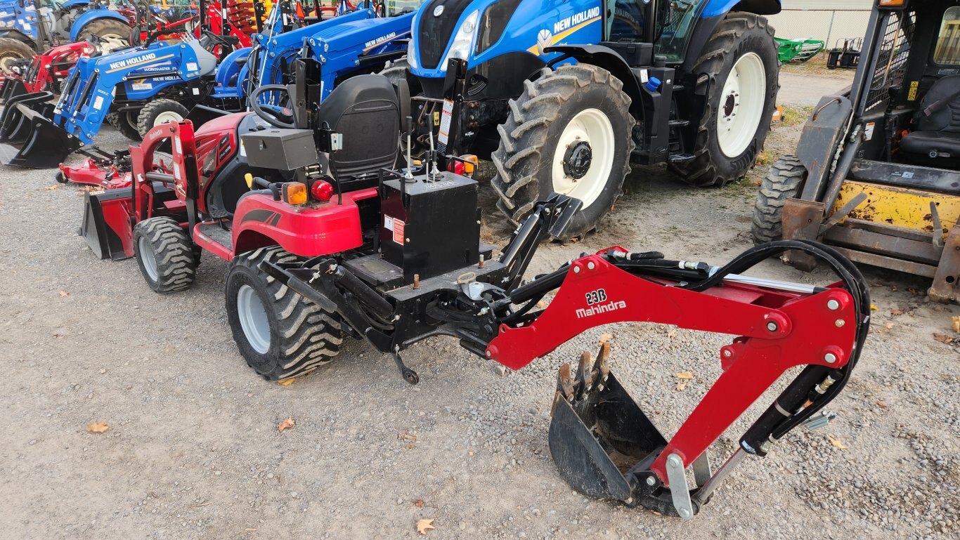 2019 Mahindra eMax 20S tractor loader backhoe