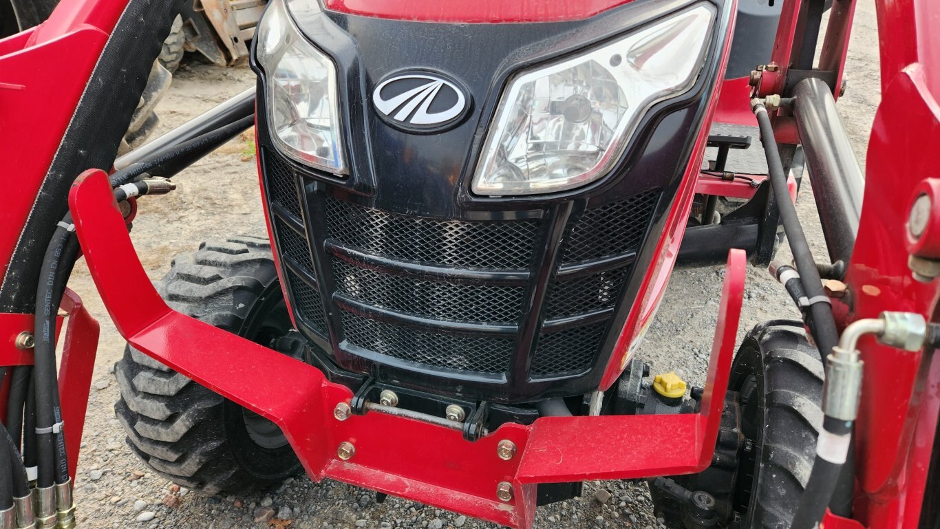 2019 Mahindra eMax 20S tractor loader backhoe