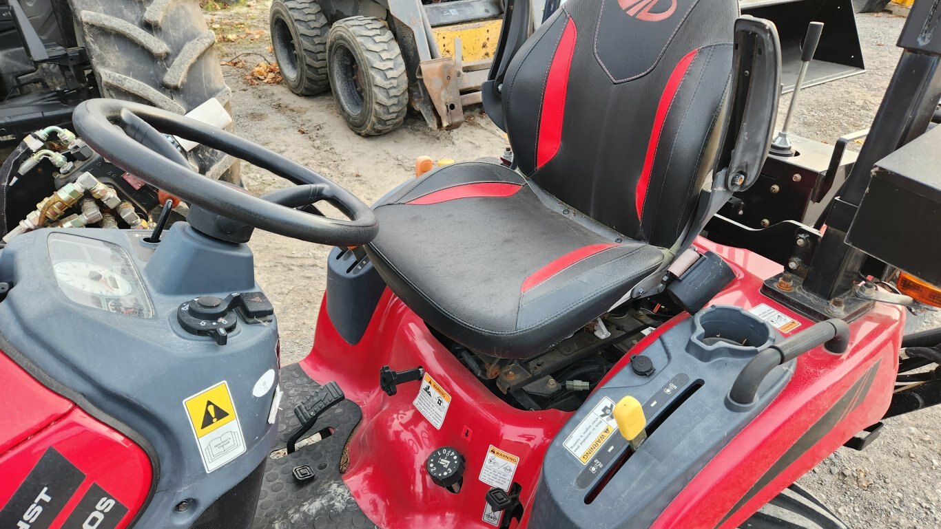 2019 Mahindra eMax 20S tractor loader backhoe