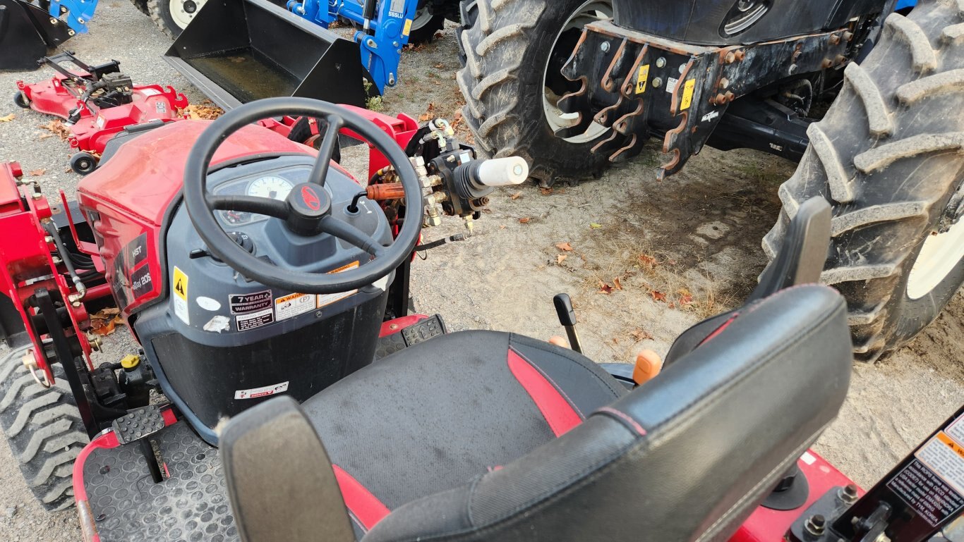 2019 Mahindra eMax 20S tractor loader backhoe