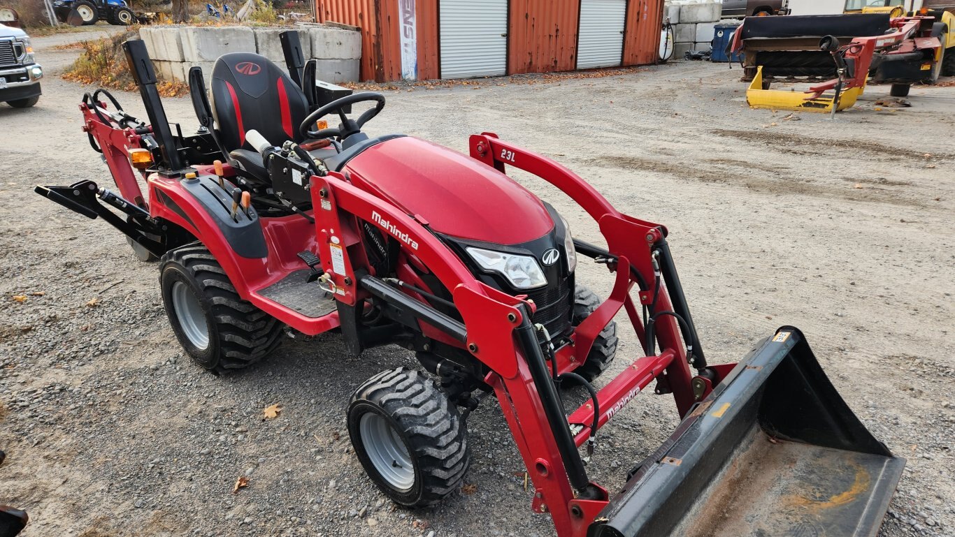 2019 Mahindra eMax 20S tractor loader backhoe