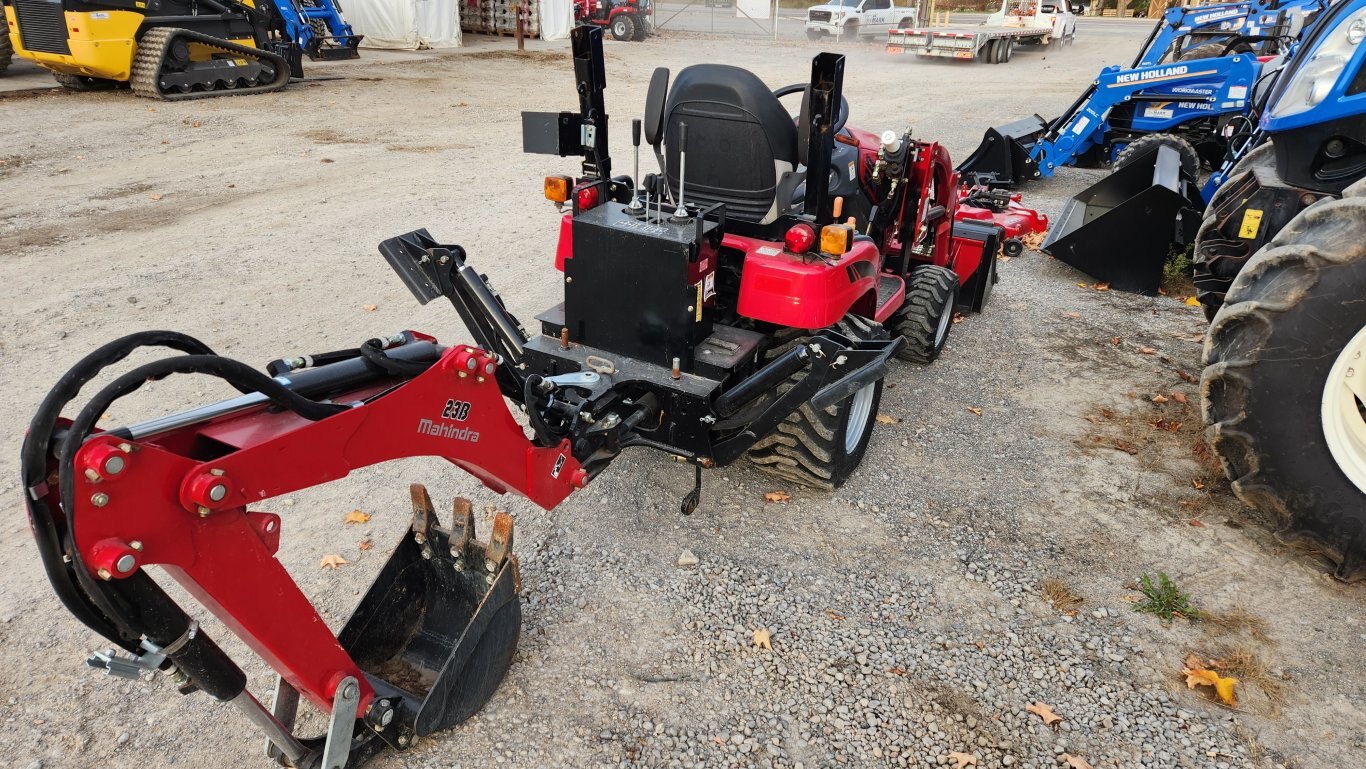 2019 Mahindra eMax 20S tractor loader backhoe