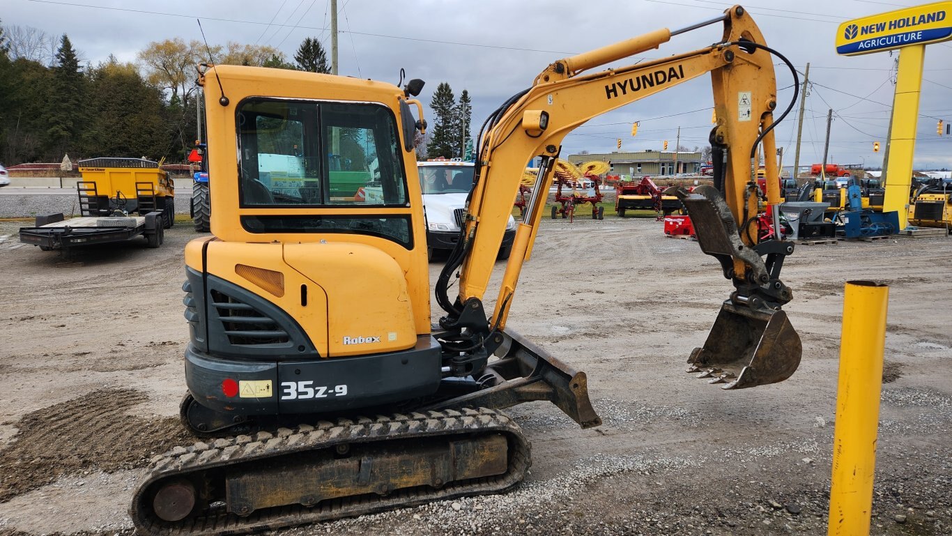 2013 Hyundai R35Z 9 compact excavator