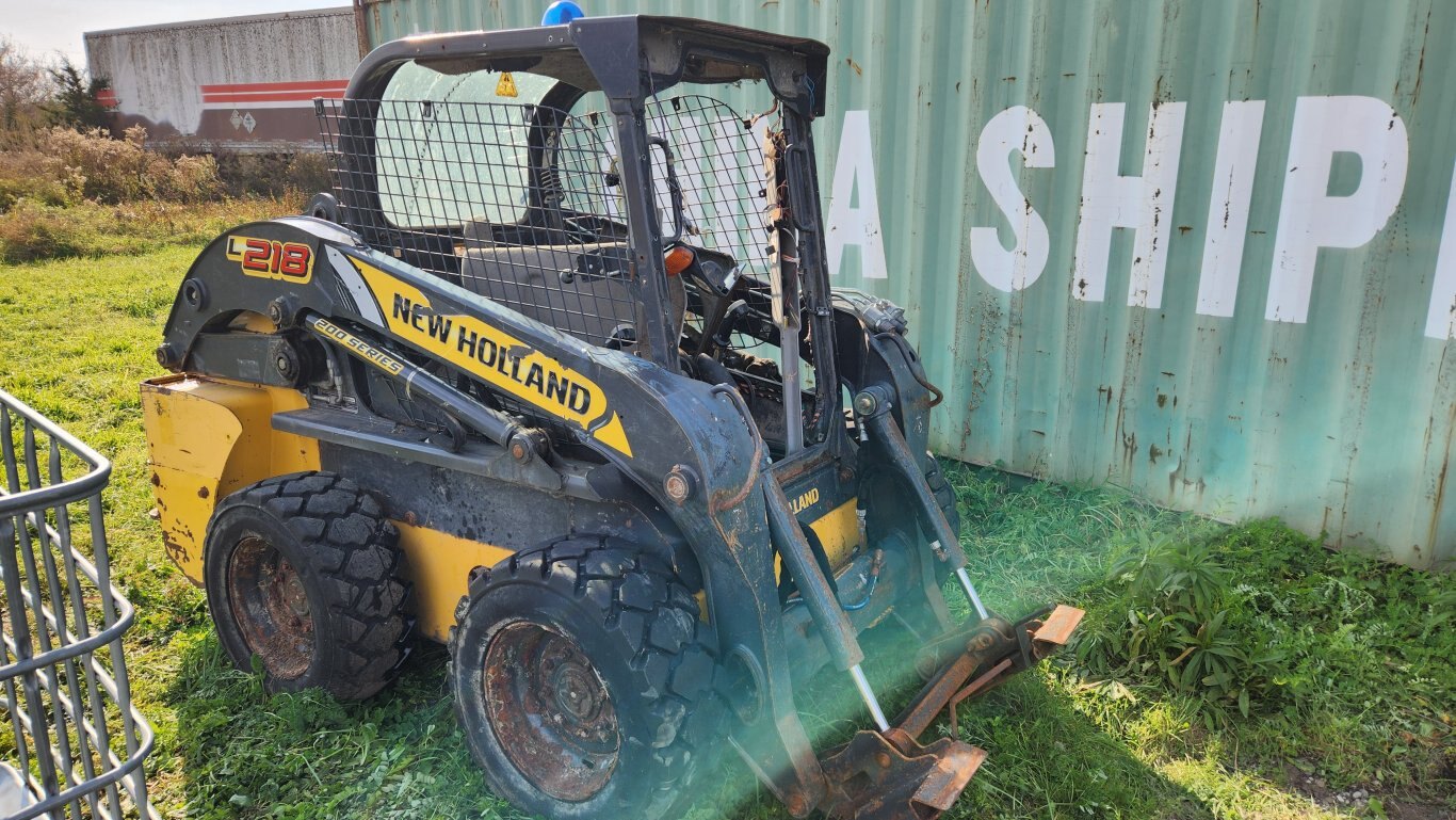 2017 New Holland L218 skidsteer