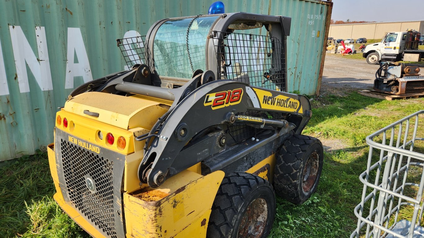 2017 New Holland L218 skidsteer