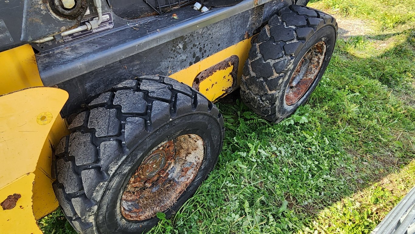 2017 New Holland L218 skidsteer