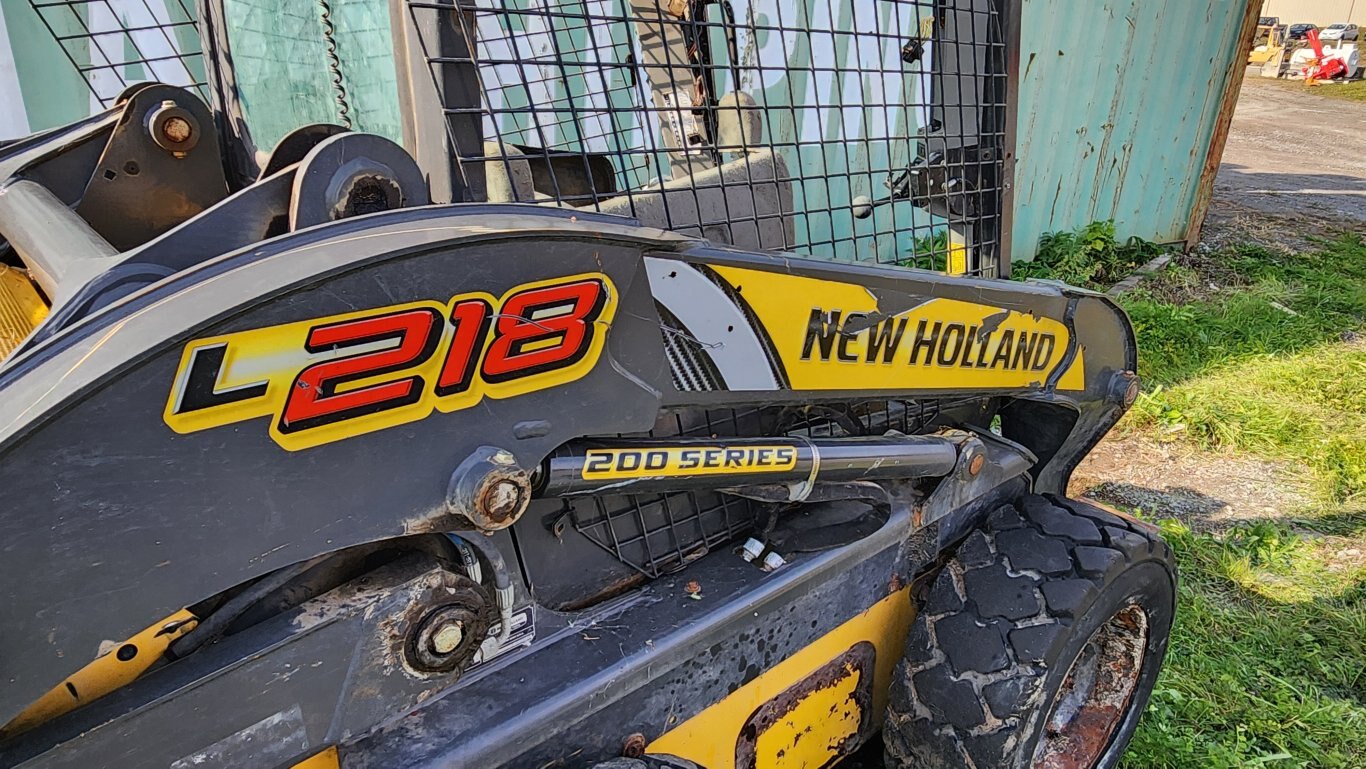 2017 New Holland L218 skidsteer