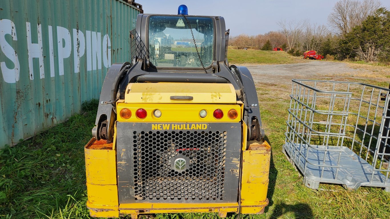 2017 New Holland L218 skidsteer