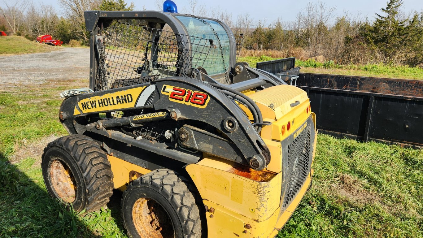 2017 New Holland L218 skidsteer