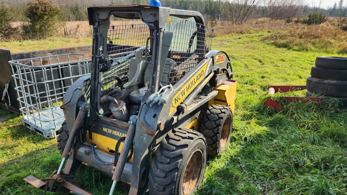 2017 New Holland L218 skidsteer