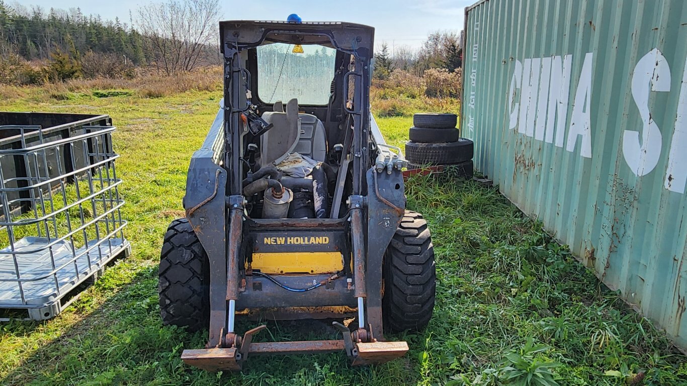 2017 New Holland L218 skidsteer