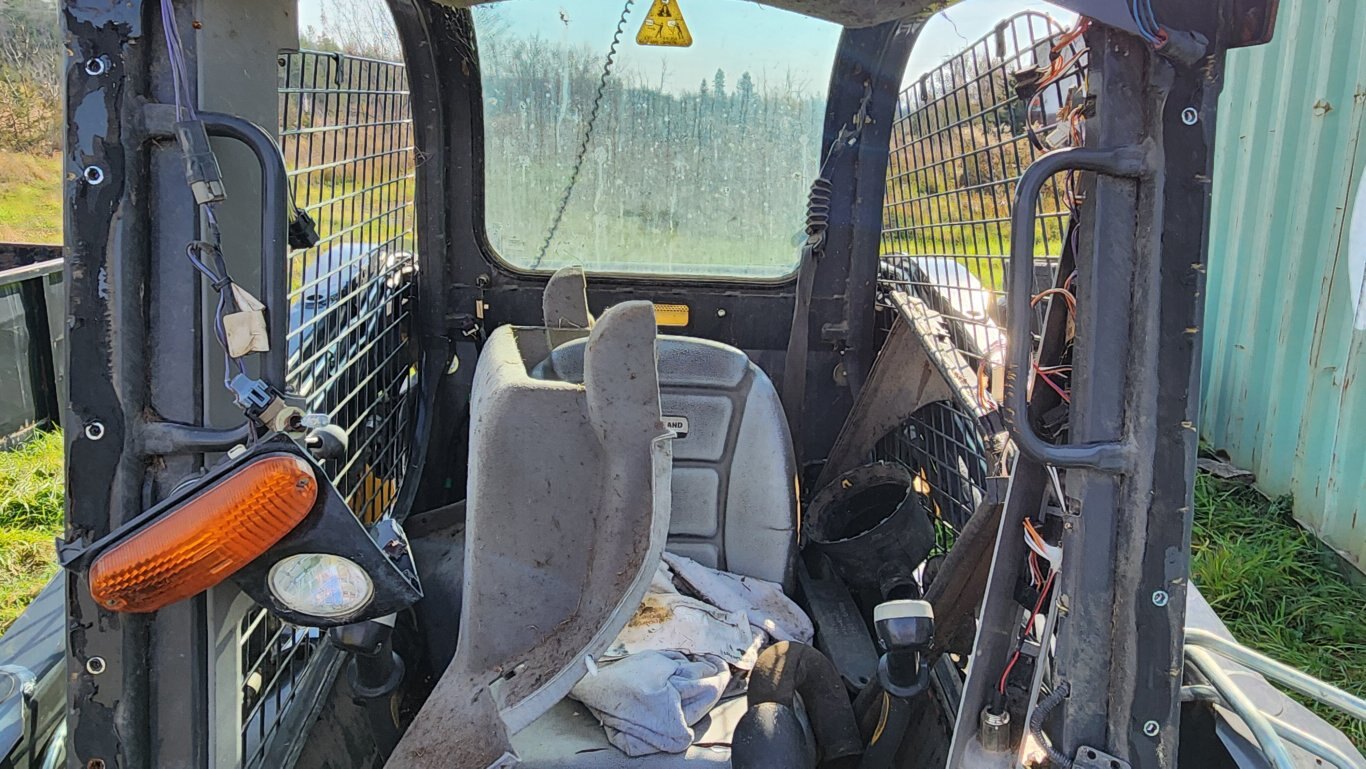 2017 New Holland L218 skidsteer