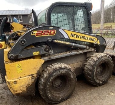 2018 New Holland L220 skidsteer