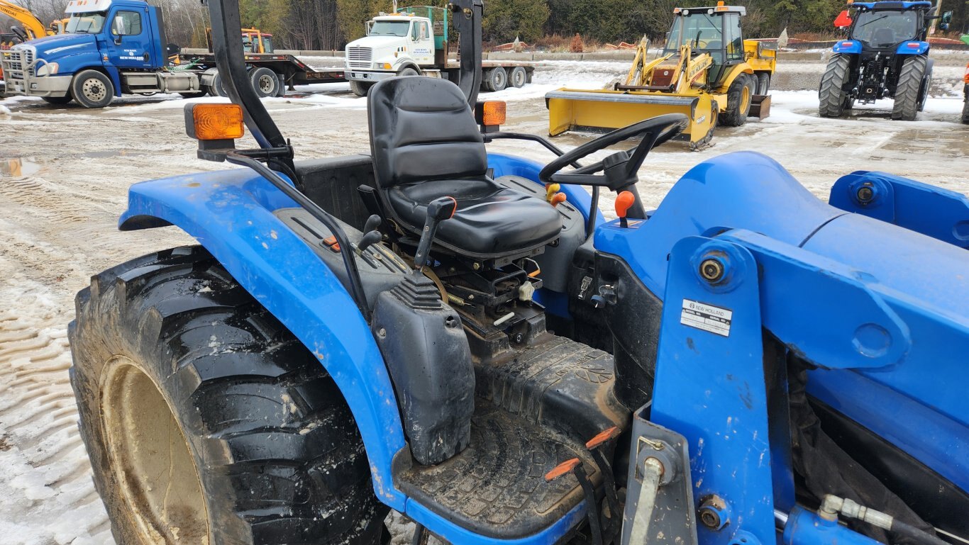 2001 New Holland TC40D compact tractor