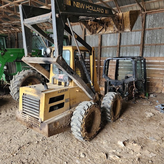 1993 New Holland L553 skidsteer