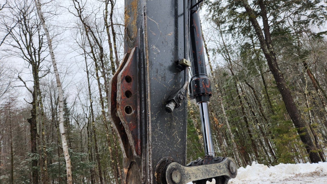 2012 Deere 225D LC excavator