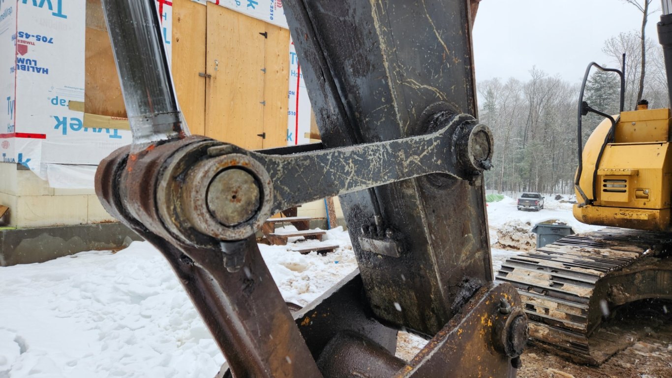 2012 Deere 225D LC excavator