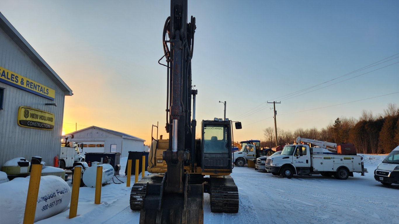 2012 Deere 225D LC excavator