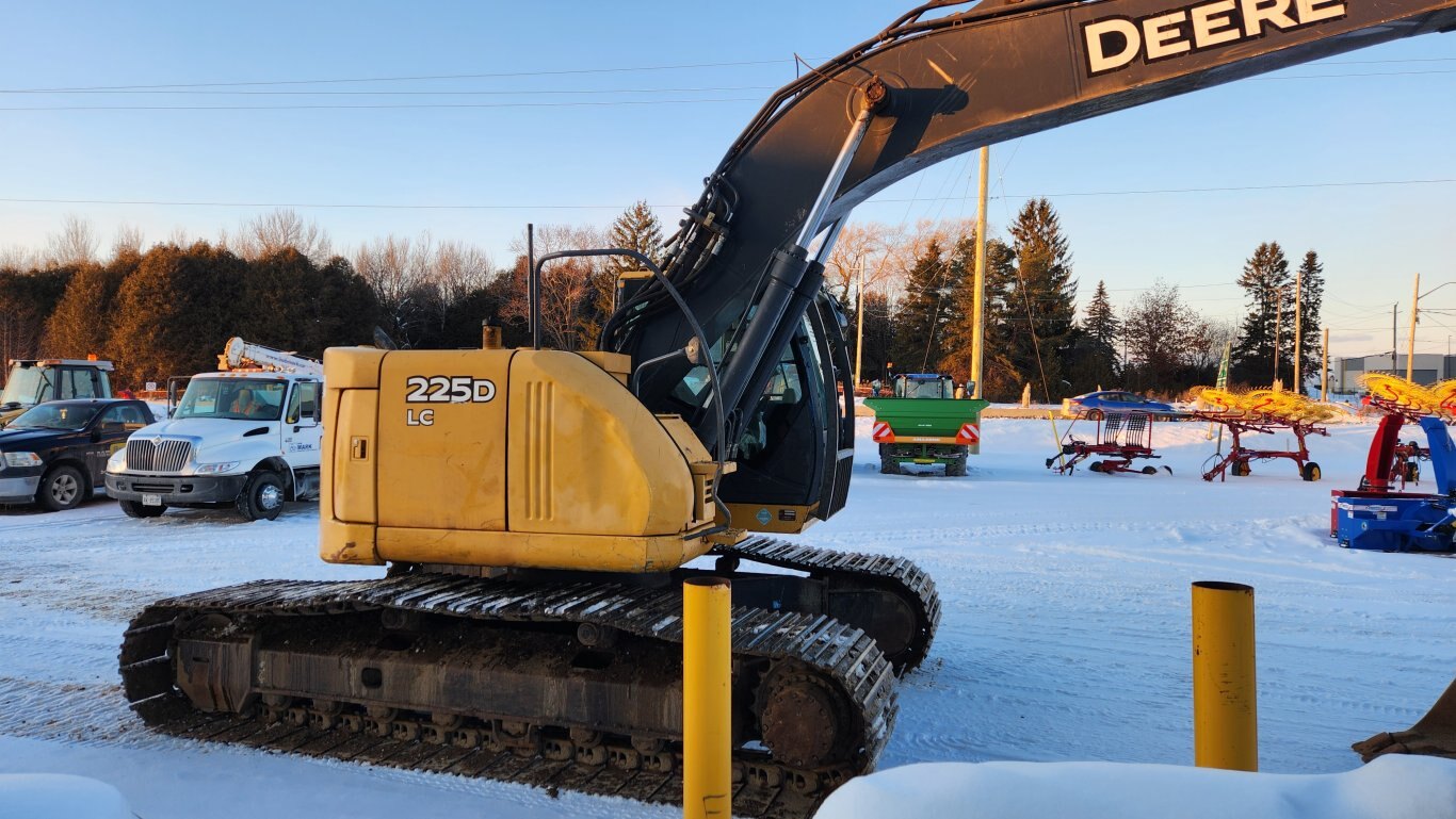 2012 Deere 225D LC excavator