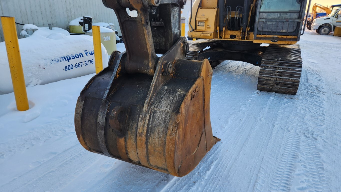 2012 Deere 225D LC excavator