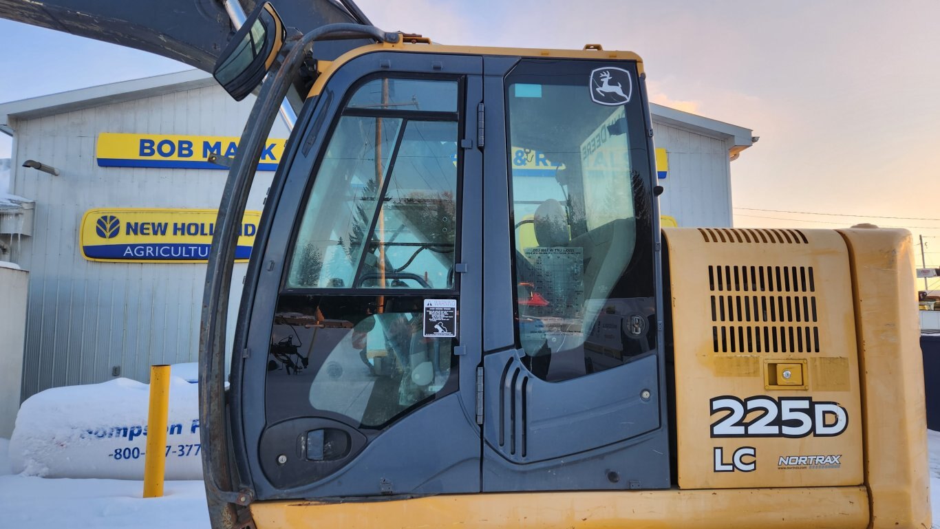 2012 Deere 225D LC excavator