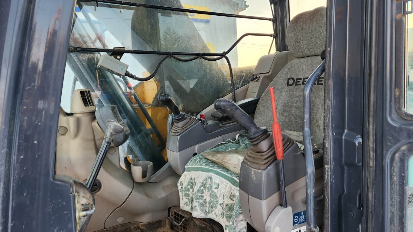 2012 Deere 225D LC excavator