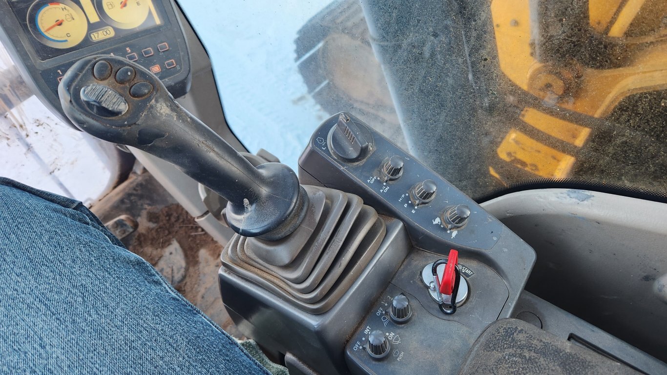 2012 Deere 225D LC excavator