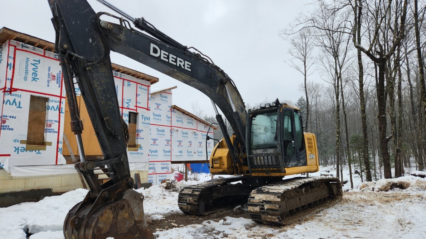 2012 Deere 225D LC excavator