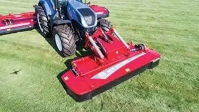 New Holland MegaCutter™ Triple Disc Mowers and Mower-Conditioners 512 Front Mounted Disc Mower-Conditioner